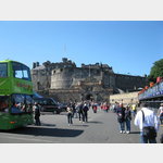 Edinburgh-Castle, man meint man wre bei der Uno, alle Nationen vertreten