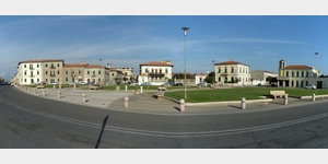 5 - Blick auf die Piazza delle Baleari in Marina di Pisa