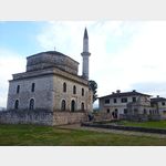44 - die Fetiye-Moschee in Ioannina und daneben das Grab von Ali Pascha